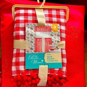 COPY - I have a 3 piece Gingham Window curtain set